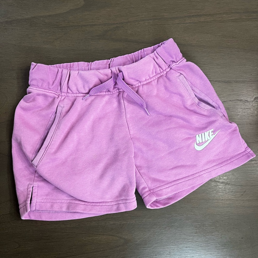 GIRLS NIKE NSW ESSENTIAL FRENCH TERRY SHORTS (S)
